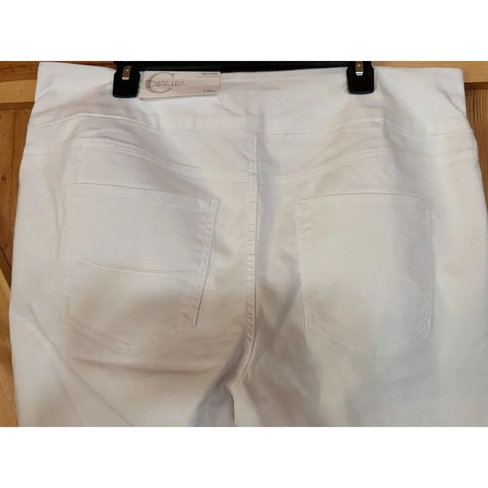 Cato NWT White Bermuda Shorts Womens 18W High Rise Plus Size Stretch Summer